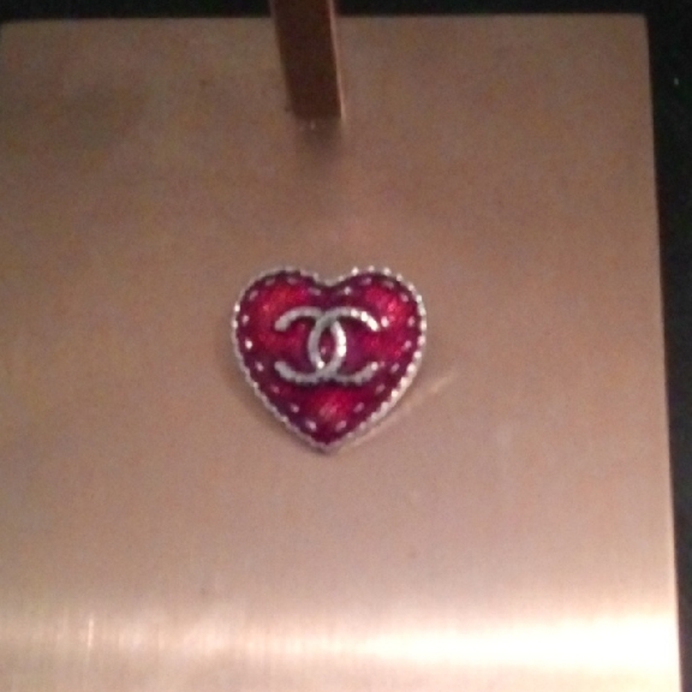 Beautiful Stamped Heart ❤️ Brooch